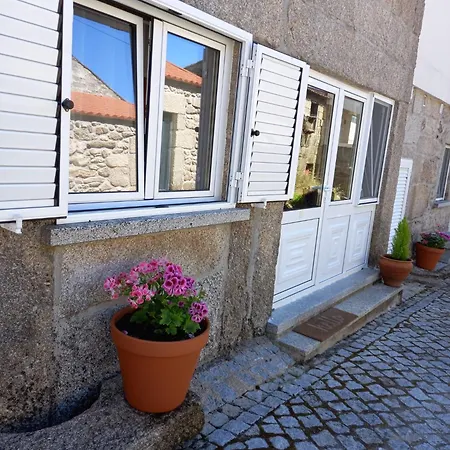 Casas Ti Flores * Sabugal